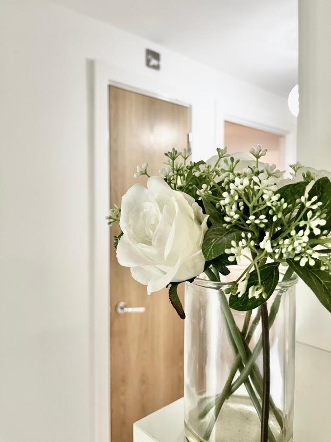 Lovely 2-Bedroom Condo With A Free Parking Бирмингам Екстериор снимка