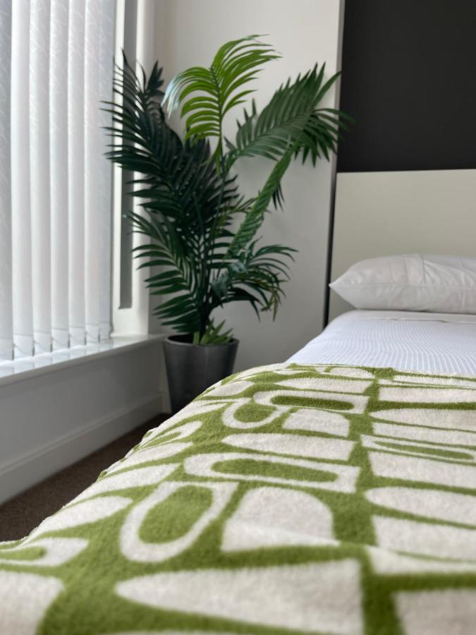 Lovely 2-Bedroom Condo With A Free Parking Бирмингам Екстериор снимка