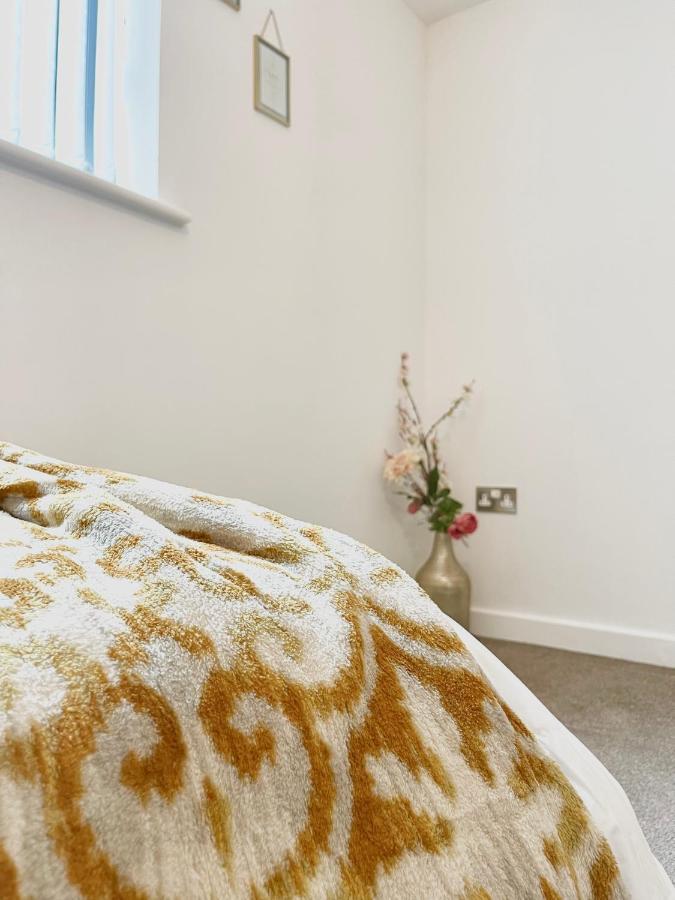 Lovely 2-Bedroom Condo With A Free Parking Бирмингам Екстериор снимка